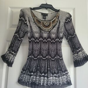 Investments Black & White Abstract Patterned Women's Knit Top, pleated.